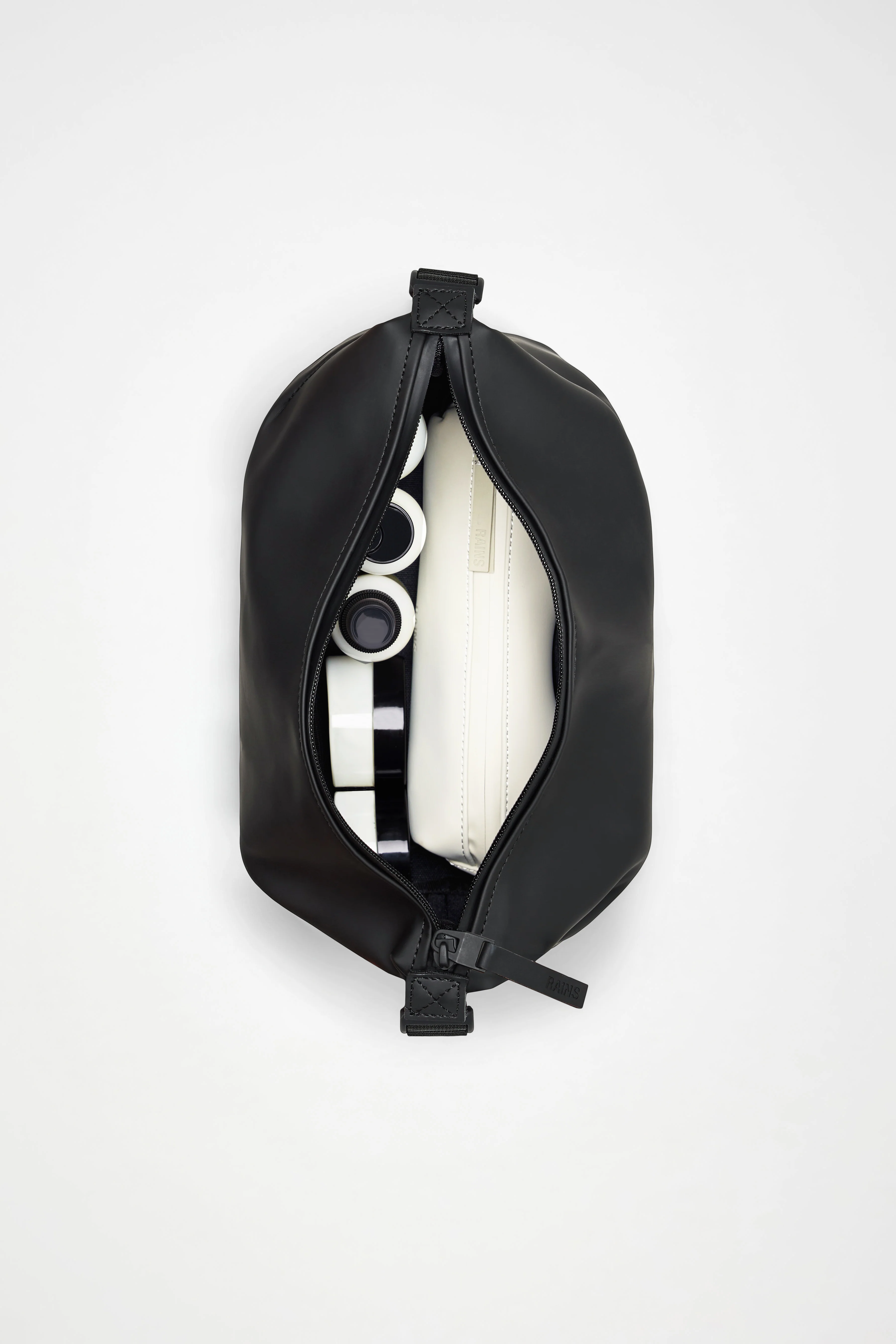 Hilo Wash Bag - Image 17